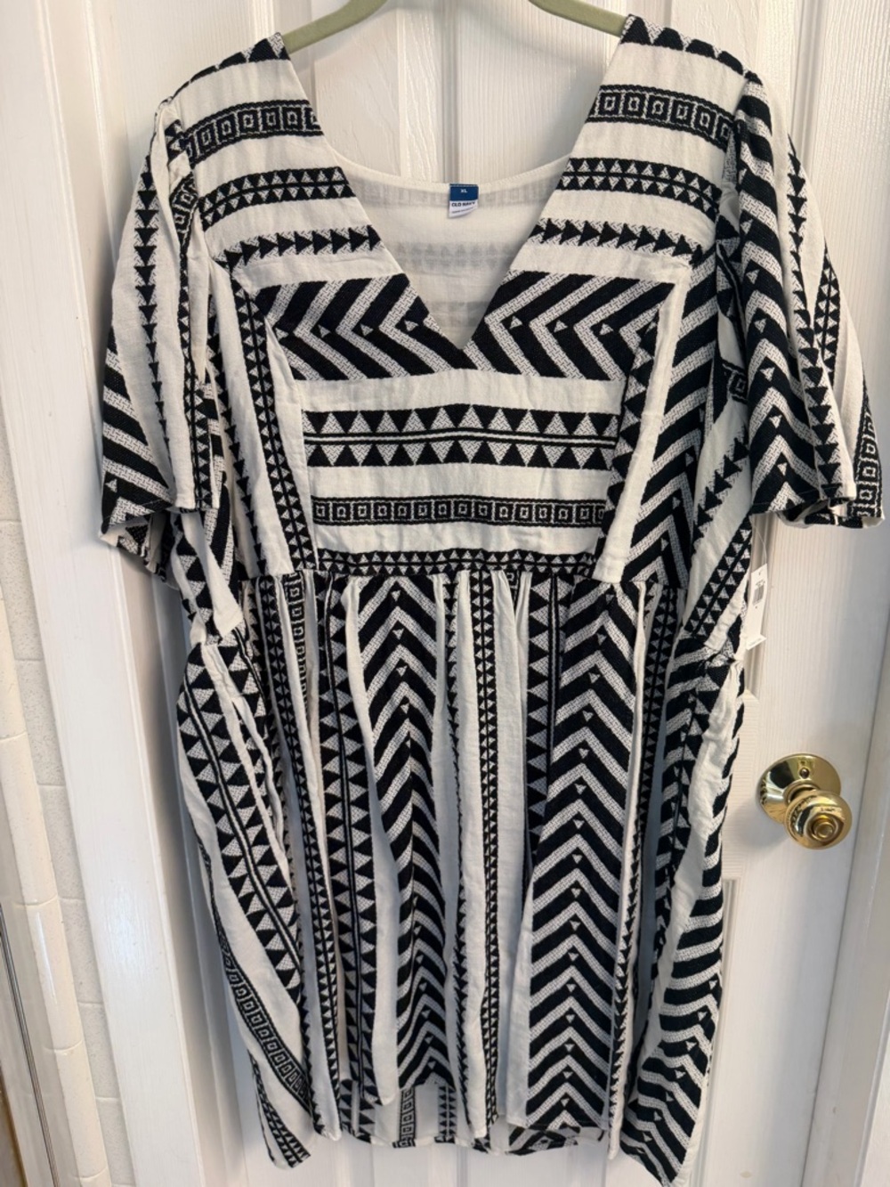 Old Navy Black and White Geometric V-Neck Midi Dress